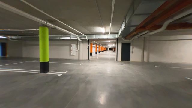 На самокате по подземному паркингу ЖК "Адрес счастья" ЭКоквартала «РусскаЯ ЕвропА» смотреть онлайн