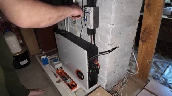 Подключение АККУМУЛЯТОРА к ГИБРИДНОМУ ИНВЕРТОРУ