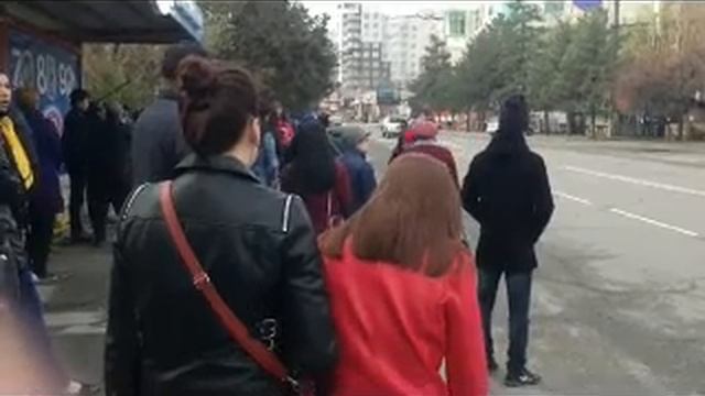 Бишкекте маршрутка айдоочулары жумуш таштады (02.04.2018) смотреть онлайн