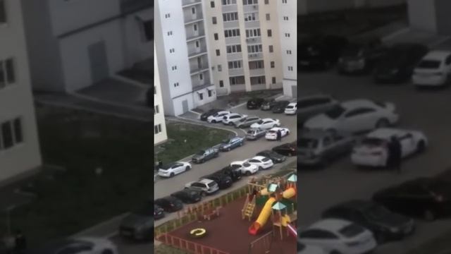 девушка в саратове выпала с балкона 23 этажа смотреть онлайн