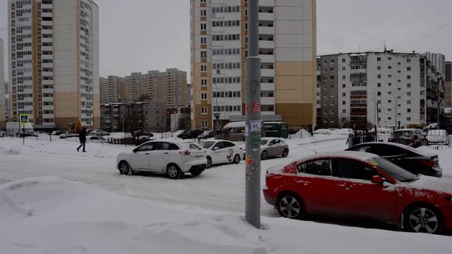 Перекресток Билимбаевская - Дружининская после снегопада в мороз смотреть онлайн