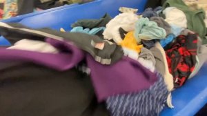 Секонд хенд в США: поиск  вещей для продажи.