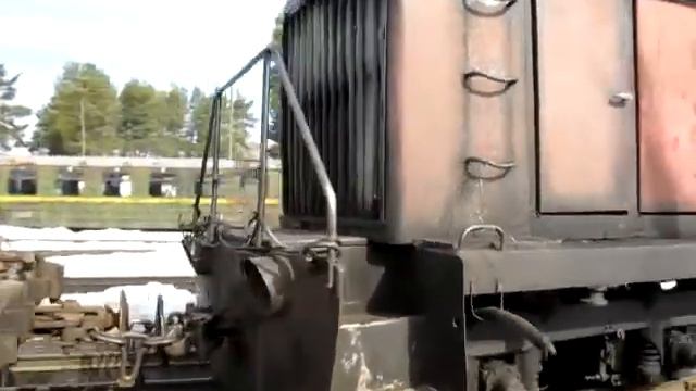 Тепловоз ТУ8-0103 на маневрах, п. Таврический ч.2 смотреть онлайн