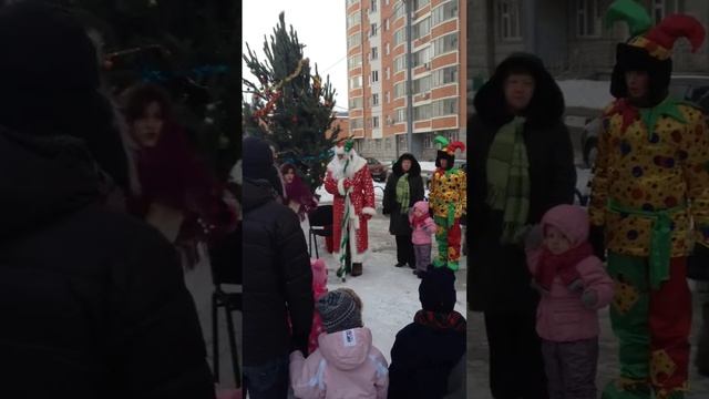 Утренник "Новый Год" во дворе. Часть 4. смотреть онлайн