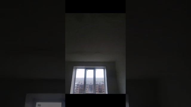 Петропавловск. Дом по Горького 16. 9 ый этаж. После дождя побежала крыша. Всё залито водой. смотреть онлайн