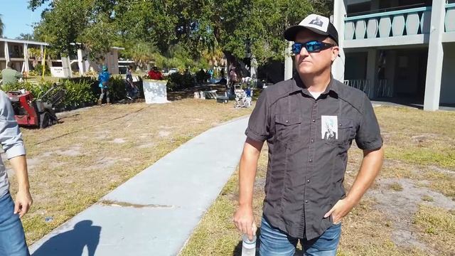 24 Hour Exterior 32-Unit Apartment Building Renovation - Saint Petersburg, Florida смотреть онлайн