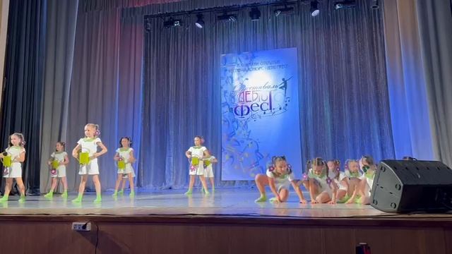 Выступление детской танцевальной группы от студии КультПросвет на фестивале Дебют Фест. Октябрь, 24 смотреть онлайн