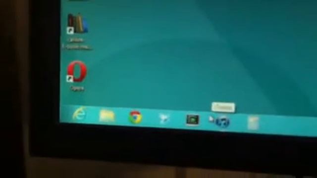 Professional Man Reviewing Windows 8 Consumer Preview смотреть онлайн