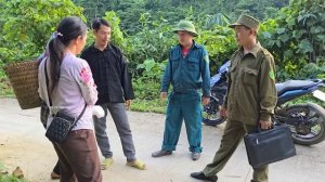 single mother is manipulated by her husband and is helped by a kind police officer - ly tu tuc