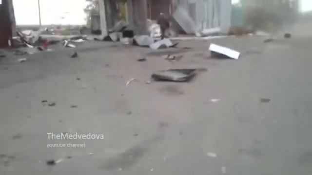 Боевики развлекаются разрушая заправку смотреть онлайн