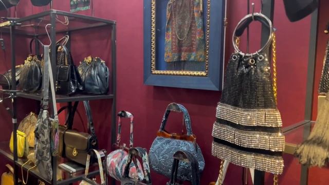 Я в шоке! И вы тоже будете! Винтажные Антикварные сумки, которые вы никогда не видели! смотреть онлайн