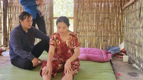 Cruel mother-in-law fainted on the way home from hunger, luckily saved by single mother