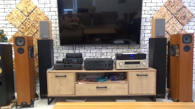 Краткий обзор и пример звучания Yamaha A-S 801 + REGA RS7 + Teac NT 503 смотреть онлайн