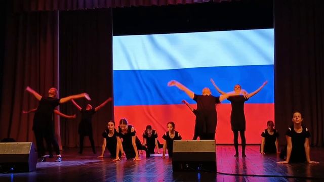 Ансамбль танца «Веселина». рук. И.П.Никитченко - «Встанем» смотреть онлайн