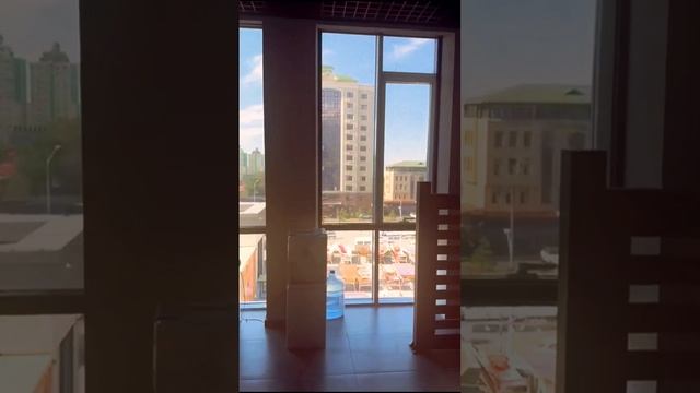 Солнцезащитная система Алютех в интерьере офиса | КазПерСтрой смотреть онлайн