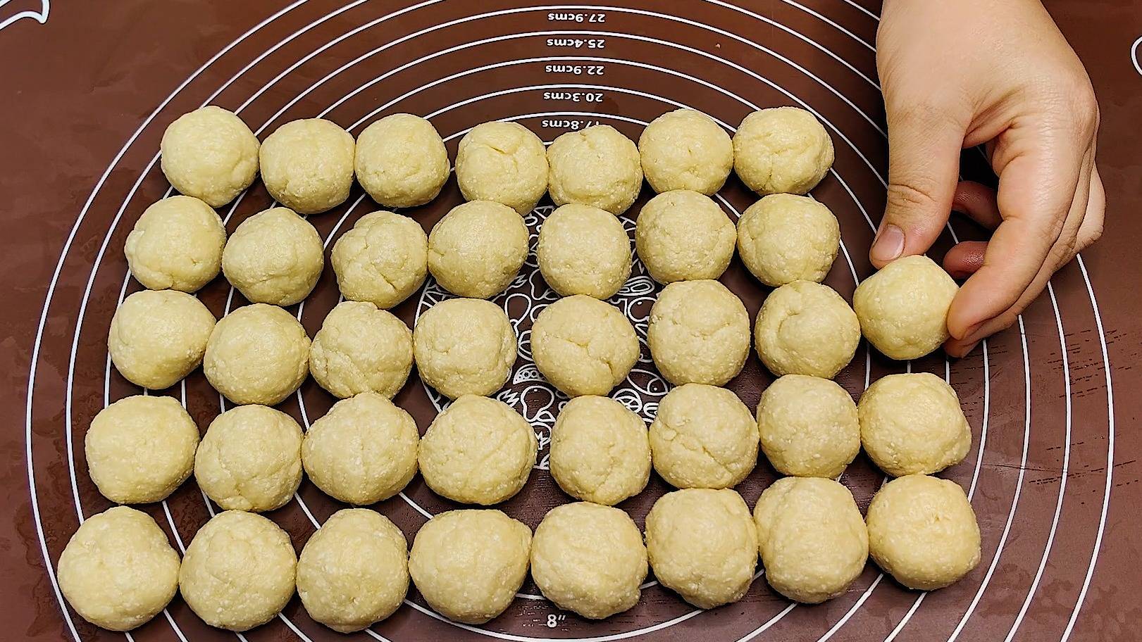 Стакан творога и 10 минут! Целая гора вкуснятины к чаю! Лёгкий рецепт творожного печенья. смотреть онлайн