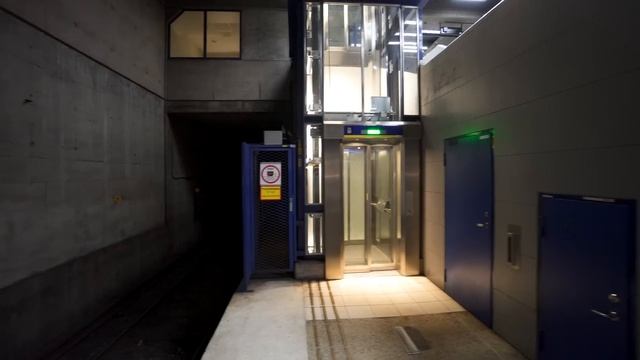 Sweden, Stockholm, subway ride from Danderyds Sjukhus to Bergshamra, 3X elevator, 3X escalator смотреть онлайн