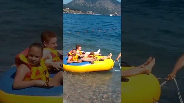 Таблетка и мои друзья в гурзуфе😀 смотреть онлайн