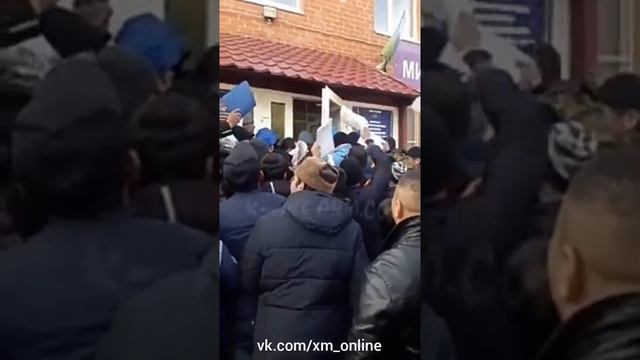 Штурм эмигрантами УФМС Ханты-Мансийска смотреть онлайн
