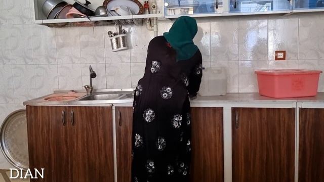 Mohammad And Maryam Help A Homeless Woman And Child