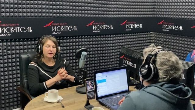 Квартиры и высокие зарплаты обещаны учителям, решившим работать в школах Алтайского района смотреть онлайн
