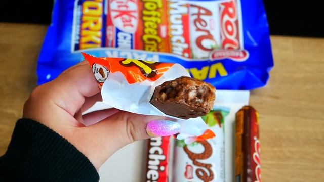 ASMR EATING CHOCOLATE BAR (6 CHOCOLATES IN 1 PACK ) смотреть онлайн