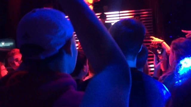 Bumble Beezy - Салютую (live), Иркутск, 26.02.17 смотреть онлайн