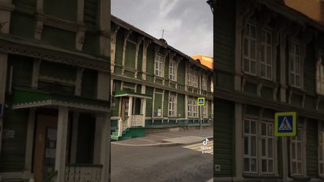 Почему этот деревянный дом в центре Москвы не снесли? Причем тут ленин. Правая урбанина смотреть онлайн