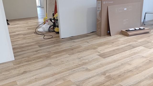 Кварц виниловая замковая ПВХ плитка. Сравнение с ламинатом. смотреть онлайн