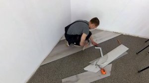 Укладка кварцвинилового покрытия для пола с замком по диагонали. Все этапы