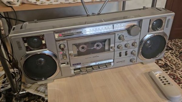 санио v 8 серебристый