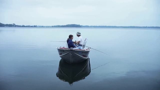 Бабушка вырастила внучку, от которой отказалась мать. А внучка, повзрослев, оставила бабулю на ули смотреть онлайн