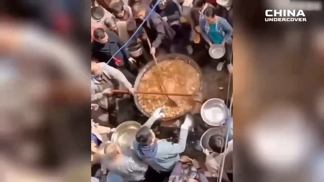 All the food disappears within seconds, reflecting the moral decline in China. смотреть онлайн