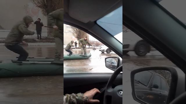 Рыбаки в В Белгороде на перекрестке ул Губкина смотреть онлайн