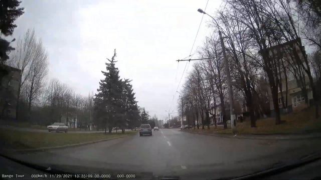 Луганск, восточные кварталы, ул. Карпинского, 30 лет Победы. 2021/11/29 смотреть онлайн