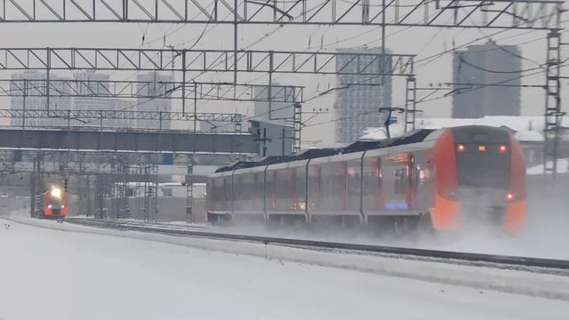Электропоезда ЭС2Г-050 и ЭС2Г-109 Ласточка на МЦК