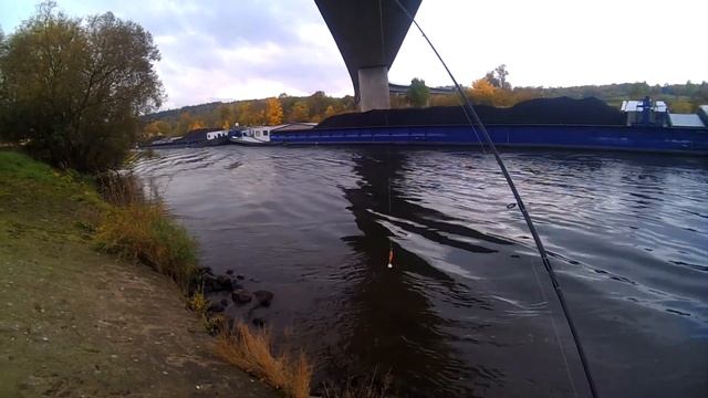 Баржи двойной сцепки на Майне . Die Schute  Doppel Kupplung .
