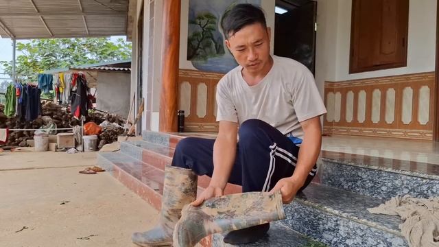 The husband works as a maid, the wife bullies her husband's parents смотреть онлайн