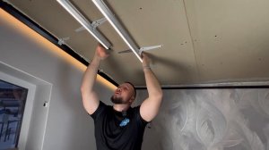 Натяжной потолок в спальне| какой рассеиватель использовать -черный или белый ?