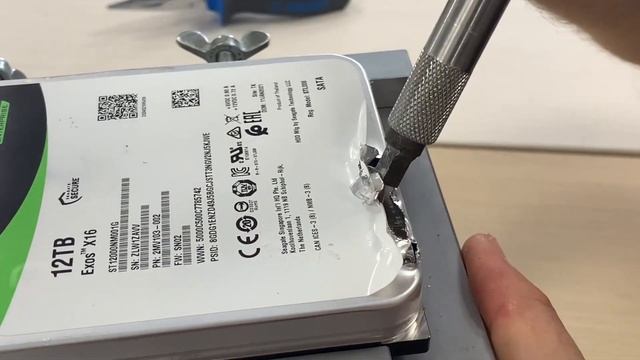 Seagate EXOS 12TB - Opening