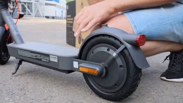 Электросамокат Xiaomi Electric Scooter 4 Pro (2nd Gen). Задний привод и поворотники.