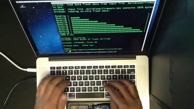 Tutorial 005 - Arduino : HowTo program the Arduino board to have 8 blinking LEDs on pins 2 thru 9 смотреть онлайн