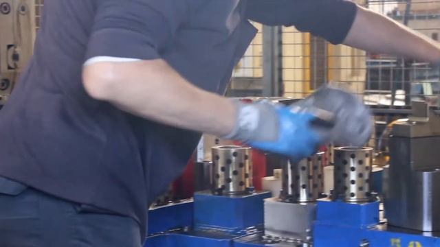 Mechanical press link-drive Schuler Moyma смотреть онлайн
