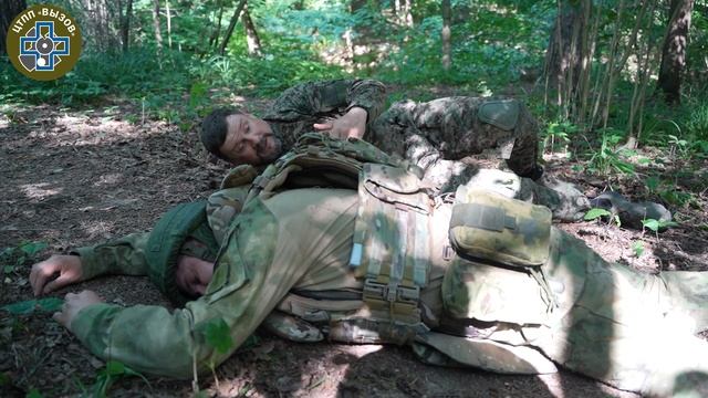 Переворот раненого на себя. Алгоритмы тактической медицины. смотреть онлайн