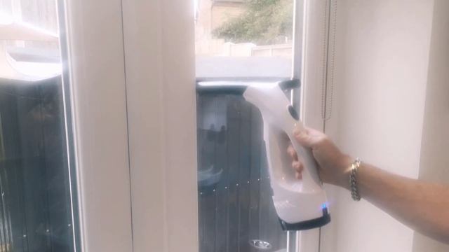 Salter Window Cleaning Vac Review and Demonstration смотреть онлайн
