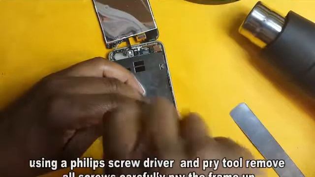Apple iPod Touch 4th Generation Repair - Screen and Metal Frame Removal смотреть онлайн
