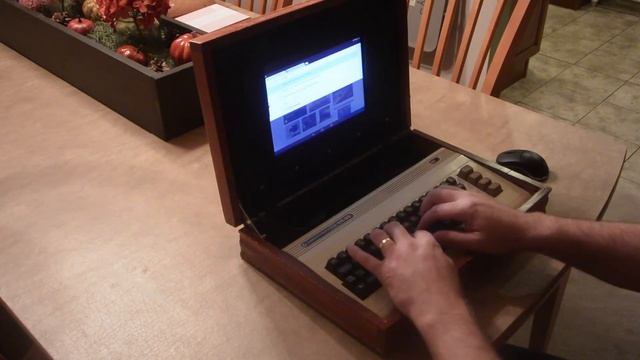 Nexus 10 in Vic 20 Case смотреть онлайн