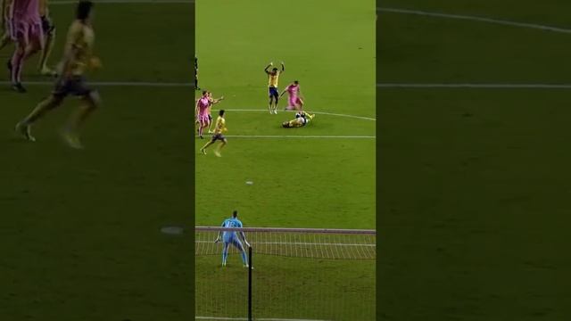 Messi busting out the tekkers# #messi #skills #lionelmessi #intermiami #argentinaMajor League Soccer смотреть онлайн