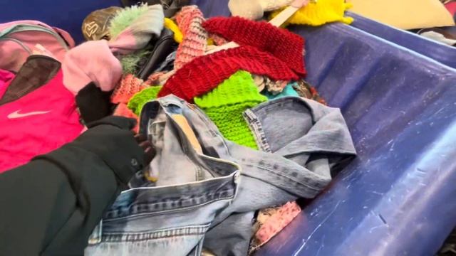 Let’s GO To Goodwill Bins! Let’s Hunt For Treasure! Thrift With Me For Resale! ++HAUL!! смотреть онлайн