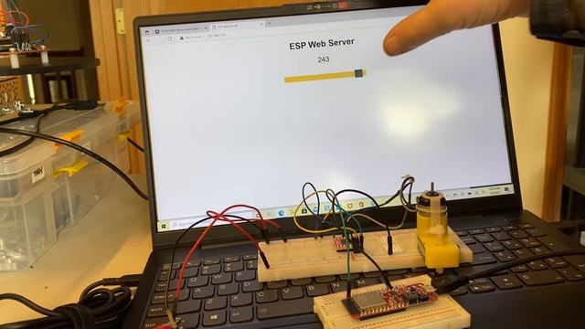 ESP32 DCMotor Slider смотреть онлайн